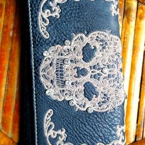 Women's Skullcandy wallet